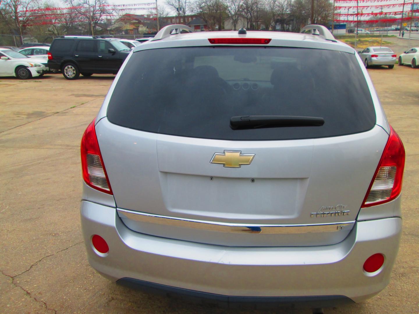 2015 SILVER Chevrolet Captiva Sport (3GNAL3EK1FS) , located at 1815 NE 28th St., Fort Worth, TX, 76106, (817) 625-6251, 32.795582, -97.333069 - Photo#5